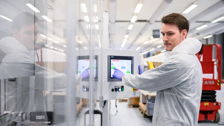 Bild: Mitarbeiter (m/w/d) im Bereich Arbeits-, Umwelt- und Gesundheitsschutz (HSE)